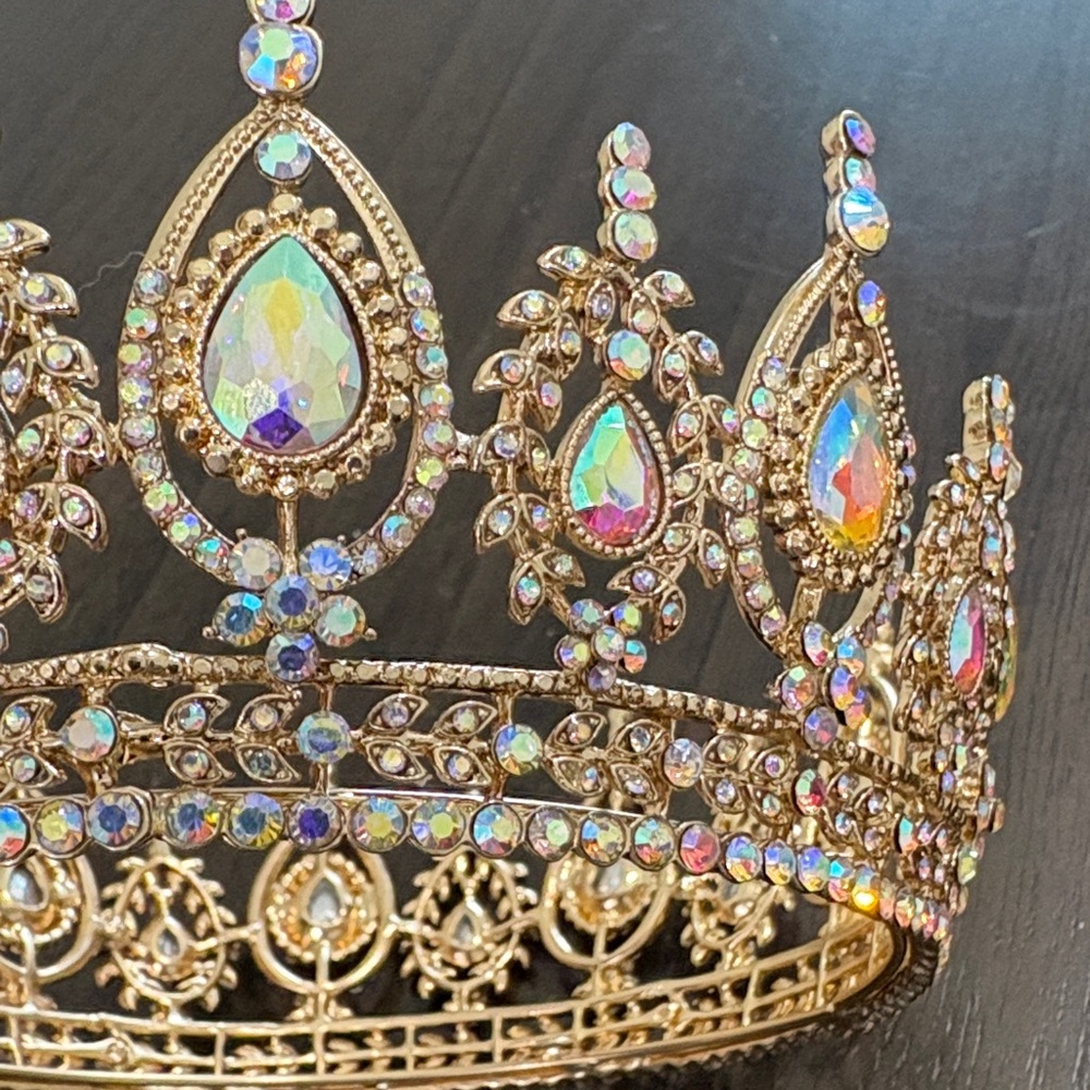 Gold and Jewel-Embellished Crown - Picture 3 of 6